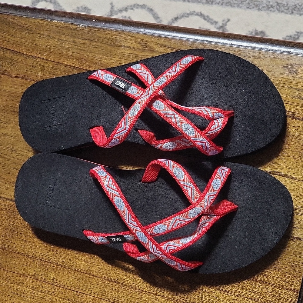 Nwot teva sandals